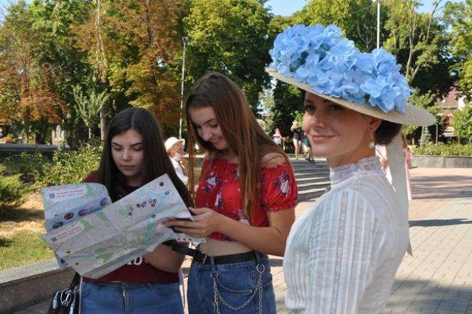 Новини Вінниці - фото з Знайти художника і заселфитись: у Вінниці відбувся мистецький квест Знайти художника і заселфитись: у Вінниці відбувся мистецький квест, фото №4 на сайті 20minut.ua