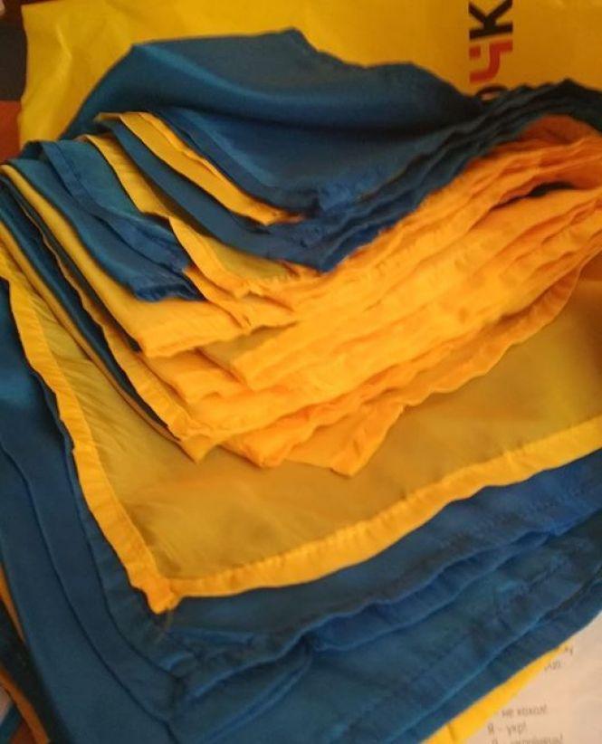 «Прапори Тетяни додають хлопцям сили». Сотні знамен пошила і передала на Схід вчителька з Вінниці, фото №5 на сайті 20minut.ua