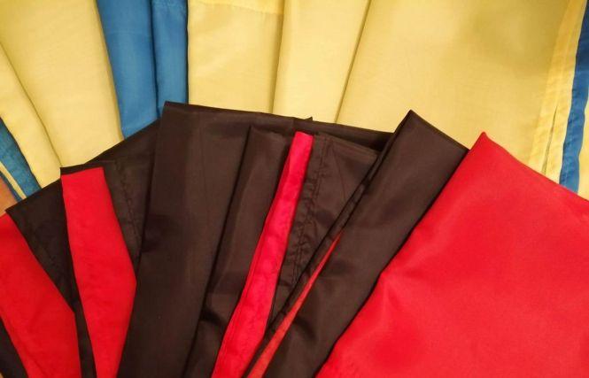 «Прапори Тетяни додають хлопцям сили». Сотні знамен пошила і передала на Схід вчителька з Вінниці, фото №3 на сайті 20minut.ua