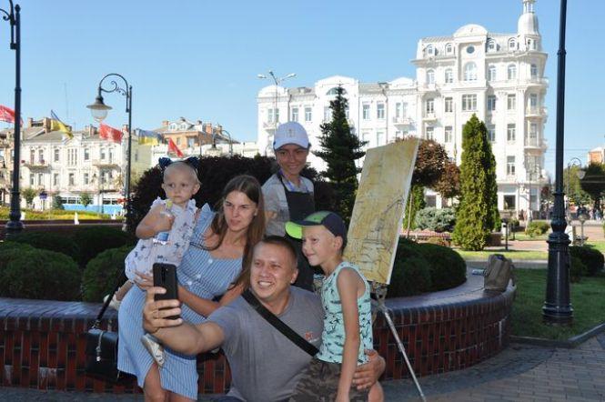 Новини Вінниці - фото з Знайти художника і заселфитись: у Вінниці відбувся мистецький квест Знайти художника і заселфитись: у Вінниці відбувся мистецький квест, фото №5 на сайті 20minut.ua