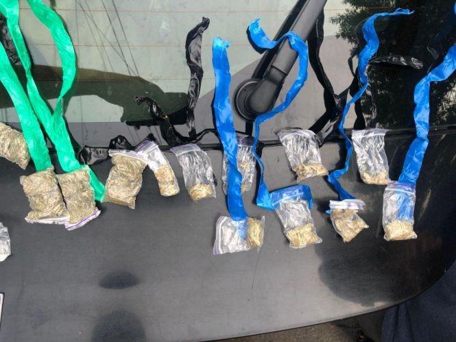 Новини Вінниці - фото з Мав при собі майже 30 згортків наркотиків. На Некрасова затримали «закладчика» Мав при собі майже 30 згортків наркотиків. На Некрасова затримали «закладчика», фото №2 на сайті 20minut.ua