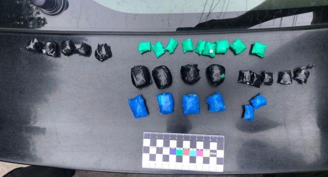 Новини Вінниці - фото з Мав при собі майже 30 згортків наркотиків. На Некрасова затримали «закладчика» Мав при собі майже 30 згортків наркотиків. На Некрасова затримали «закладчика», фото №1 на сайті 20minut.ua