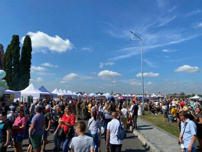 Новини Житомира - фото з Скандал на космічному фестивалі «KOROLEV AVIA FEST» у Житомирі: антисанітарія та шахрайство Скандал на космічному фестивалі «KOROLEV AVIA FEST» у Житомирі: антисанітарія та шахрайство, фото №3 на сайті 20minut.ua