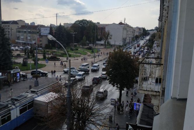 Новини Вінниці - фото з Важливе за вчора. Найцікавіші новини 25 серпня, які ви могли пропустити Транспортний колапс через дощ: Вінниця у заторах, на авто падали дерева