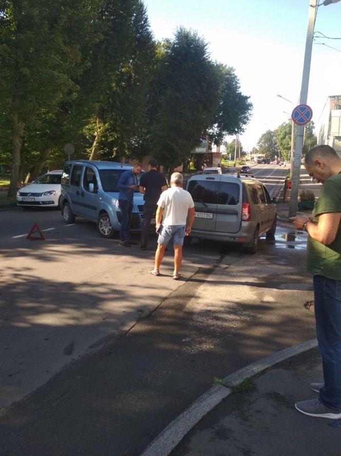 Новини Хмельницького - фото з У Хмельницькому зіштовхнулися два автомобілі У Хмельницькому зіштовхнулися два автомобілі, фото №1 на сайті vsim.ua