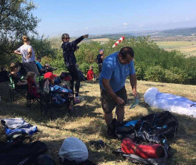 Новини Вінниці - фото з «Кубок Дністра» — у Соколова з Дніпра. А росіянин на параплані сів на дах заводу «Кубок Дністра» — у Соколова з Дніпра. А росіянин на параплані сів на дах заводу, фото №2 на сайті 20minut.ua