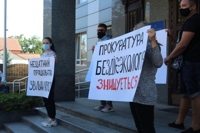 Новини Вінниці - фото з «Не здатний працювати — звільни крісло»: активісти протестують проти бездіяльності прокурорів «Не здатний працювати — звільни крісло»: активісти протестують проти бездіяльності прокурорів, фото №2 на сайті 20minut.ua