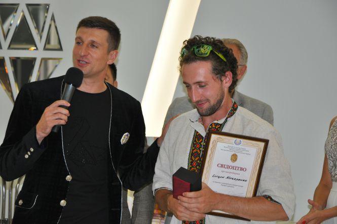 Новини Вінниці - фото з «The best artist – 2020». У Вінниці визнали кращим столичного художника Богдана Макаренка «The best artist – 2020». У Вінниці визнали кращим столичного художника Богдана Макаренка, фото №3 на сайті 20minut.ua