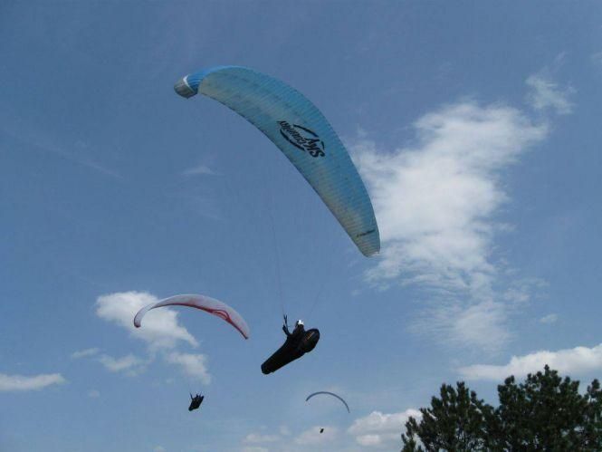 Новини Вінниці - фото з «Кубок Дністра» — у Соколова з Дніпра. А росіянин на параплані сів на дах заводу «Кубок Дністра» — у Соколова з Дніпра. А росіянин на параплані сів на дах заводу, фото №4 на сайті 20minut.ua