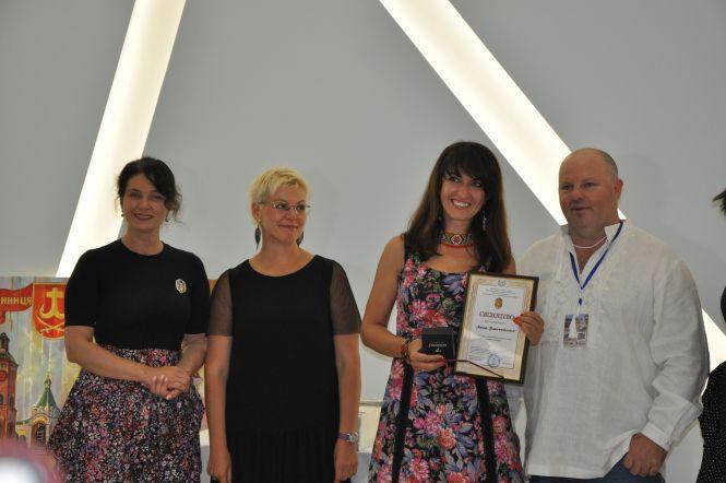 Новини Вінниці - фото з «The best artist – 2020». У Вінниці визнали кращим столичного художника Богдана Макаренка «The best artist – 2020». У Вінниці визнали кращим столичного художника Богдана Макаренка, фото №5 на сайті 20minut.ua