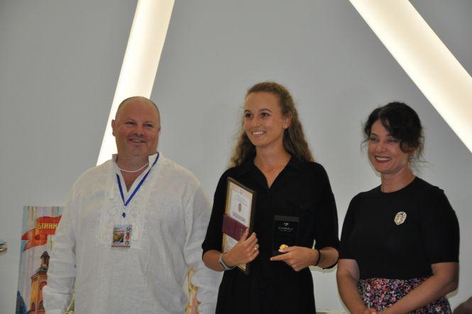 Новини Вінниці - фото з «The best artist – 2020». У Вінниці визнали кращим столичного художника Богдана Макаренка «The best artist – 2020». У Вінниці визнали кращим столичного художника Богдана Макаренка, фото №4 на сайті 20minut.ua