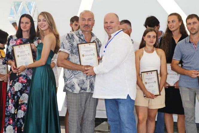 Новини Вінниці - фото з «The best artist – 2020». У Вінниці визнали кращим столичного художника Богдана Макаренка «The best artist – 2020». У Вінниці визнали кращим столичного художника Богдана Макаренка, фото №7 на сайті 20minut.ua