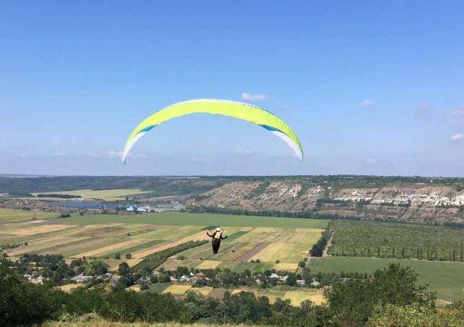 Новини Вінниці - фото з «Кубок Дністра» — у Соколова з Дніпра. А росіянин на параплані сів на дах заводу «Кубок Дністра» — у Соколова з Дніпра. А росіянин на параплані сів на дах заводу, фото №5 на сайті 20minut.ua