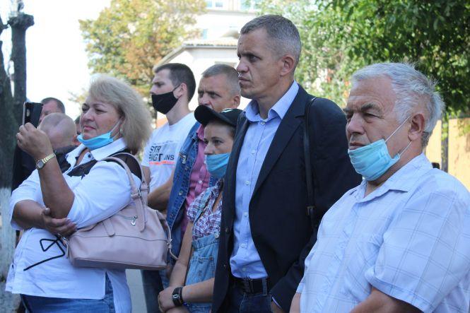 Новини Вінниці - фото з «Не здатний працювати — звільни крісло»: активісти протестують проти бездіяльності прокурорів «Не здатний працювати — звільни крісло»: активісти протестують проти бездіяльності прокурорів, фото №3 на сайті 20minut.ua