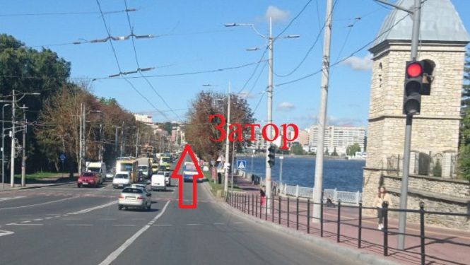 Новини Тернополя - фото з На Дамбі обірвало тролейбусні лінії. Шмат дроту замотало на колесо Toyota На Дамбі обірвало тролейбусні лінії. Шмат дроту замотало на колесо Toyota, фото №2 на сайті 20minut.ua