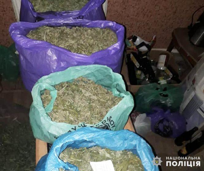 Новини Хмельницького - фото з На Хмельниччині затримали пару наркоділків (ФОТО) На Хмельниччині затримали пару наркоділків (ФОТО), фото №1 на сайті vsim.ua