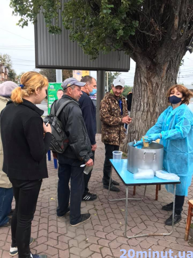 Волонтерам, які опікуються безхатченками, підкинули гроші в конверті, фото №2 на сайті 20minut.ua