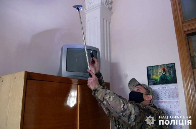 Новини Хмельницького - фото з Замінування Хмельницької ОДА: вибухівки не знайшли Замінування Хмельницької ОДА: вибухівки не знайшли, фото №2 на сайті vsim.ua