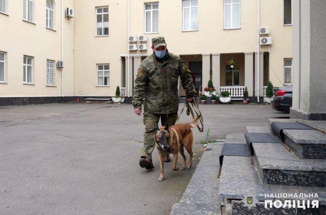 Новини Хмельницького - фото з Замінування Хмельницької ОДА: вибухівки не знайшли Замінування Хмельницької ОДА: вибухівки не знайшли, фото №1 на сайті vsim.ua