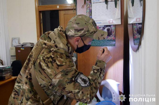 Новини Хмельницького - фото з Замінування Хмельницької ОДА: вибухівки не знайшли Замінування Хмельницької ОДА: вибухівки не знайшли, фото №3 на сайті vsim.ua