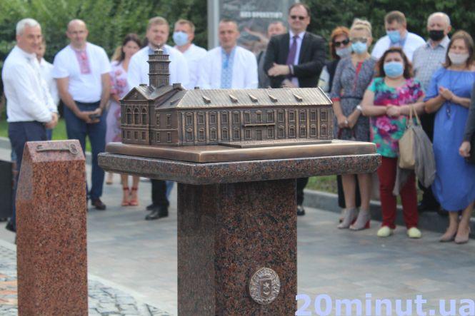 Новини Тернополя - фото з Вулиці повні людей: як тернополяни гучно святкували День міста (ФОТОРЕПОРТАЖ) Вулиці повні людей: як тернополяни гучно святкували День міста (ФОТОРЕПОРТАЖ), фото №3 на сайті 20minut.ua