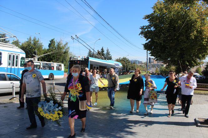 Новини Вінниці - фото з «Я просила його не йти на війну», — вінницькі матері на Ході Пам’яті про загиблих героїв «Я просила його не йти на війну», — вінницькі матері на Ході Пам’яті про загиблих героїв, фото №1 на сайті 20minut.ua