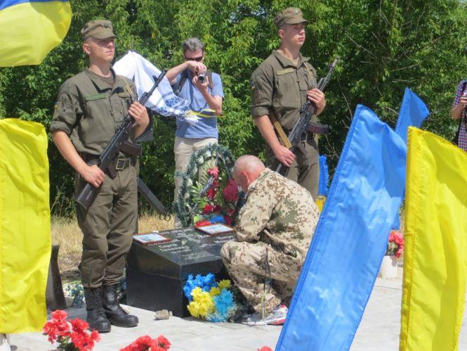 Новини Вінниці - фото з З-за спин жінок і дітей стріляли в десантника Коваленка. Згадаймо першого загиблого вінничанина З-за спин жінок і дітей стріляли в десантника Коваленка. Згадаймо першого загиблого вінничанина, фото №10 на сайті 20minut.ua