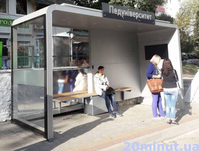 Новини Тернополя - фото з Ще не встигли поставити, як уже понищили: як виглядають нові зупинки громадського транспорту Ще не встигли поставити, як уже понищили: як виглядають нові зупинки громадського транспорту, фото №1 на сайті 20minut.ua