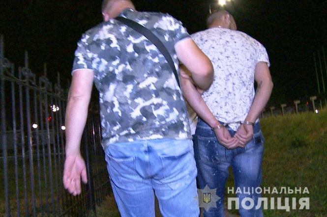 Новини Вінниці - фото з Напад на таксиста у Вінниці: затримали 25-річного зека, який стріляв та вкрав авто Напад на таксиста у Вінниці: затримали 25-річного зека, який стріляв та вкрав авто, фото №2 на сайті 20minut.ua