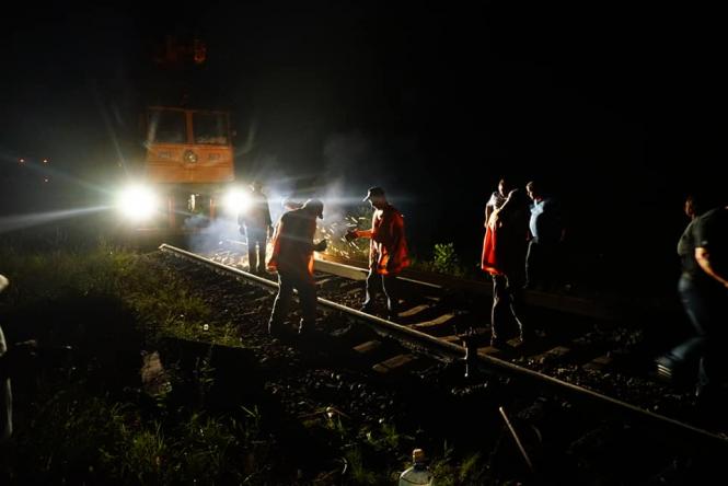 Новини Житомира - фото з Вибух на залізниці у Коростенському районі розслідують як теракт Вибух на залізниці у Коростенському районі розслідують як теракт, фото №3 на сайті 20minut.ua