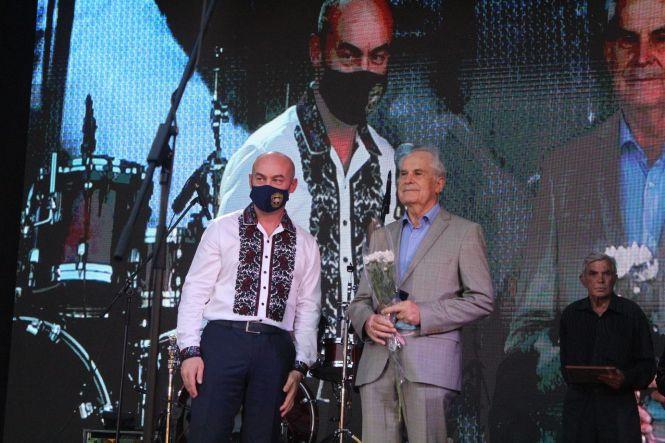 Новини Тернополя - фото з «Корона» у міськраді. Хто контактний та як тепер, після гучних святкувань, діяти значній частині Тернополя «Корона» у міськраді. Хто контактний та як тепер, після гучних святкувань, діяти значній частині Тернополя, фото №3 на сайті 20minut.ua