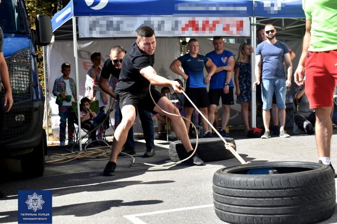 Новини Вінниці - фото з «Суботня заруба» у Вінниці: патрульна поліція перемогла професійних спортсменів «Суботня заруба» у Вінниці: патрульна поліція перемогла професійних спортсменів, фото №7 на сайті 20minut.ua