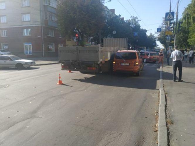 Новини Хмельницького - фото з Через ДТП на Кам'янецькій утворився затор (ФОТО) Через ДТП на Кам'янецькій утворився затор (ФОТО), фото №5 на сайті vsim.ua