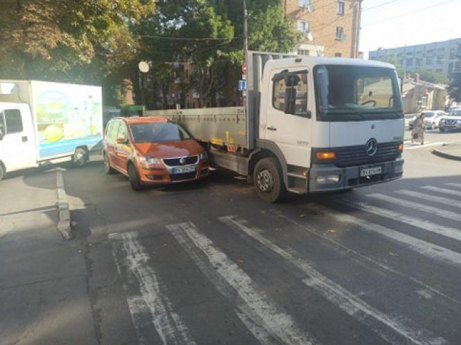 Новини Хмельницького - фото з Через ДТП на Кам'янецькій утворився затор (ФОТО) Через ДТП на Кам'янецькій утворився затор (ФОТО), фото №3 на сайті vsim.ua