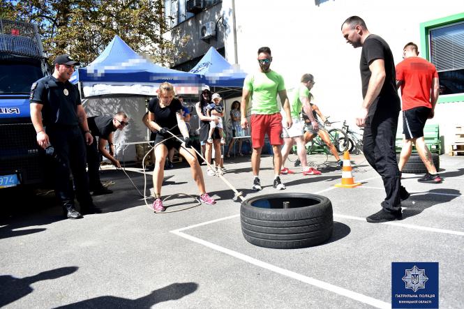Новини Вінниці - фото з «Суботня заруба» у Вінниці: патрульна поліція перемогла професійних спортсменів «Суботня заруба» у Вінниці: патрульна поліція перемогла професійних спортсменів, фото №2 на сайті 20minut.ua