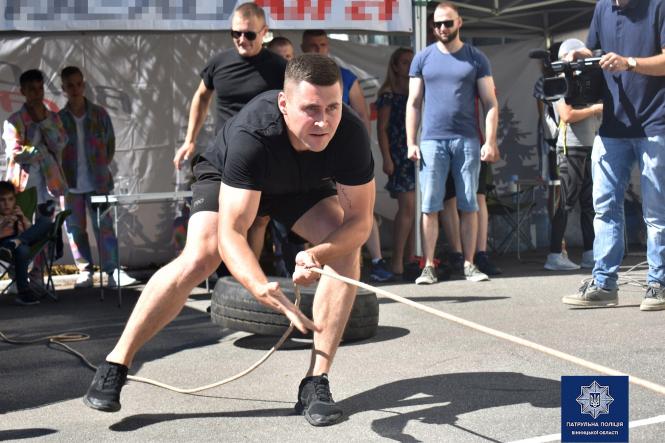 Новини Вінниці - фото з «Суботня заруба» у Вінниці: патрульна поліція перемогла професійних спортсменів «Суботня заруба» у Вінниці: патрульна поліція перемогла професійних спортсменів, фото №6 на сайті 20minut.ua