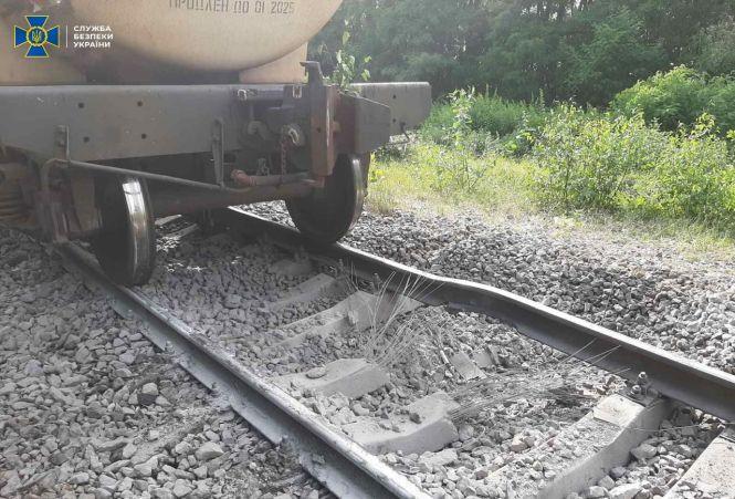 Новини Житомира - фото з Вибух на залізниці у Коростенському районі розслідують як теракт Вибух на залізниці у Коростенському районі розслідують як теракт, фото №2 на сайті 20minut.ua