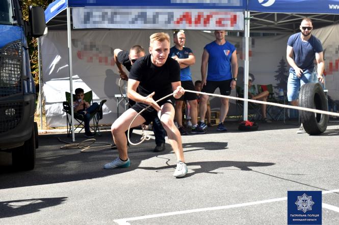 Новини Вінниці - фото з «Суботня заруба» у Вінниці: патрульна поліція перемогла професійних спортсменів «Суботня заруба» у Вінниці: патрульна поліція перемогла професійних спортсменів, фото №5 на сайті 20minut.ua