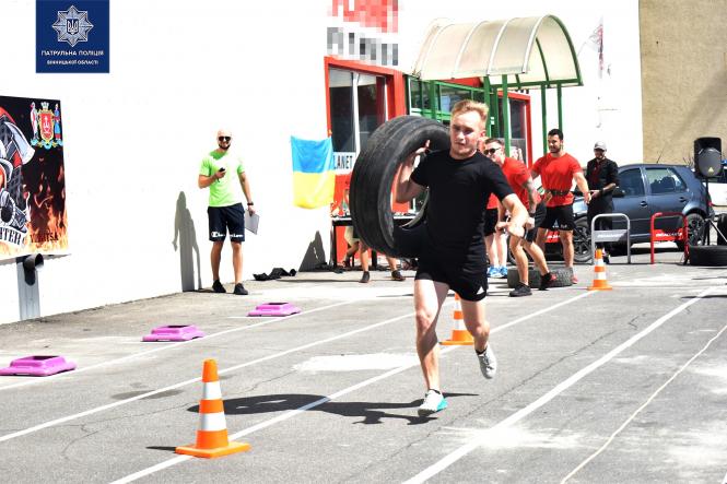 Новини Вінниці - фото з «Суботня заруба» у Вінниці: патрульна поліція перемогла професійних спортсменів «Суботня заруба» у Вінниці: патрульна поліція перемогла професійних спортсменів, фото №4 на сайті 20minut.ua