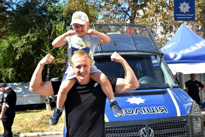 Новини Вінниці - фото з «Суботня заруба» у Вінниці: патрульна поліція перемогла професійних спортсменів «Суботня заруба» у Вінниці: патрульна поліція перемогла професійних спортсменів, фото №10 на сайті 20minut.ua