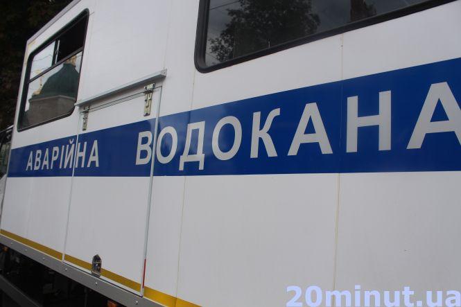 Новини Тернополя - фото з На Руській прорив на водопроводі: без води лишились кілька будинків, рух транспорту ускладнено На Руській прорив на водопроводі: без води лишились кілька будинків, рух транспорту ускладнено, фото №4 на сайті 20minut.ua