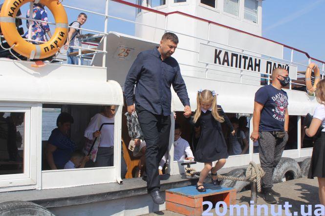 Новини Тернополя - фото з Хто в парк святкувати, а хто додому. Як відпочивають тернопільські школярі на День знань (ФОТОРЕПОРТАЖ) Хто в парк святкувати, а хто додому. Як відпочивають тернопільські школярі на День знань (ФОТОРЕПОРТАЖ), фото №4 на сайті 20minut.ua