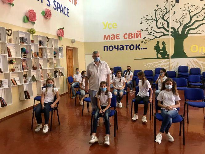 Новини Вінниці - фото з Яким було карантинне 1 вересня? Розказуємо про зміни на прикладі однієї школи Яким було карантинне 1 вересня? Розказуємо про зміни на прикладі однієї школи, фото №11 на сайті 20minut.ua