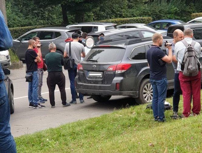 Новини Тернополя - фото з Біля поліклініки на Купчинського - СБУ і поліція. Кого затримали? (ОНОВЛЕНО) Біля поліклініки на Купчинського - СБУ і поліція. Кого затримали? (ОНОВЛЕНО), фото №1 на сайті 20minut.ua