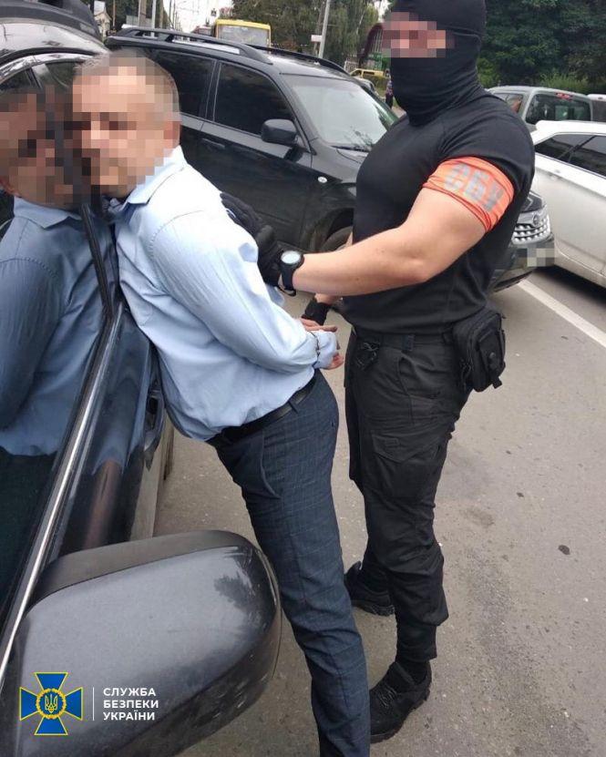 Новини Тернополя - фото з Біля поліклініки на Купчинського - СБУ і поліція. Кого затримали? (ОНОВЛЕНО) Біля поліклініки на Купчинського - СБУ і поліція. Кого затримали? (ОНОВЛЕНО), фото №4 на сайті 20minut.ua