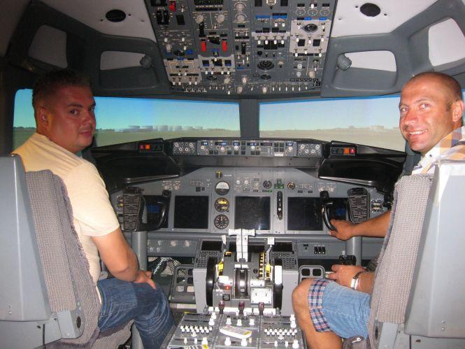 Новини Вінниці - фото з Відкрилася перша вінницька авіашкола. Серед курсантів дівчата, француз та Бронюк Відкрилася перша вінницька авіашкола. Серед курсантів дівчата, француз та Бронюк, фото №1 на сайті 20minut.ua