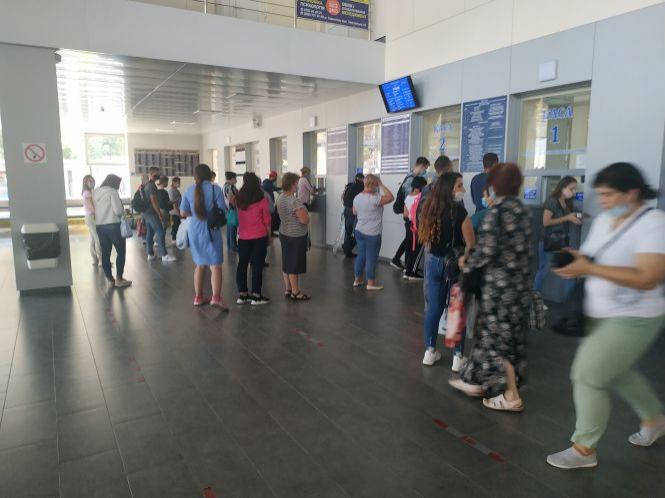 Новини Тернополя - фото з Тернопіль знову "червоний": як працюватимуть вокзали. Чи продають квитки? Тернопіль знову "червоний": як працюватимуть вокзали. Чи продають квитки?, фото №1 на сайті 20minut.ua