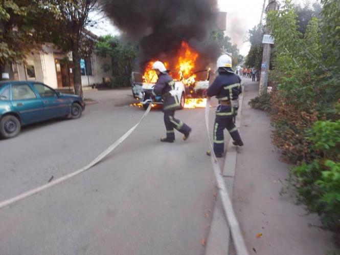 Новини Вінниці - фото з У Козятині згоріла поліцейська Mitsubishi. Кажуть, в багажнику були баки з бензином У Козятині згоріла поліцейська Mitsubishi. Кажуть, в багажнику були баки з бензином, фото №4 на сайті 20minut.ua