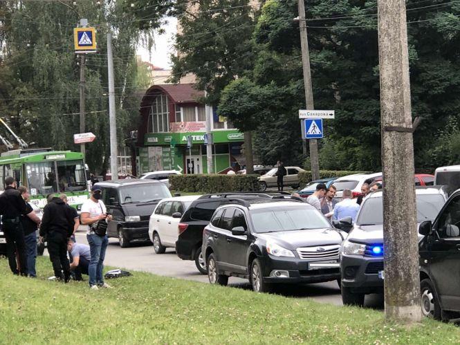 Новини Тернополя - фото з Ексклюзивне відео затримання головного податкового міліціонера у Тернополі Олега Дурняка (ВІДЕО) Ексклюзивне відео затримання головного податкового міліціонера у Тернополі Олега Дурняка (ВІДЕО), фото №1 на сайті 20minut.ua