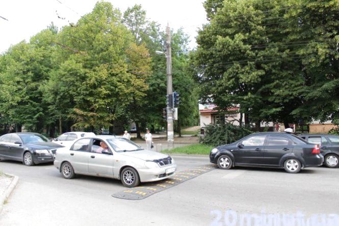 На Тарнавського розширятимуть дорогу. Можливе перекриття вулиці, фото №1 на сайті 20minut.ua